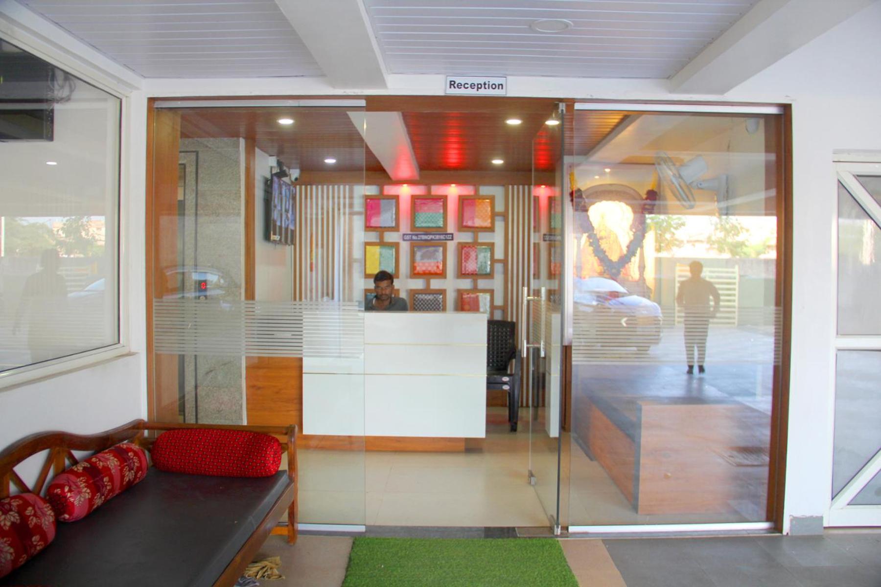 Hotel Ambai Executive Tuljapur Ngoại thất bức ảnh